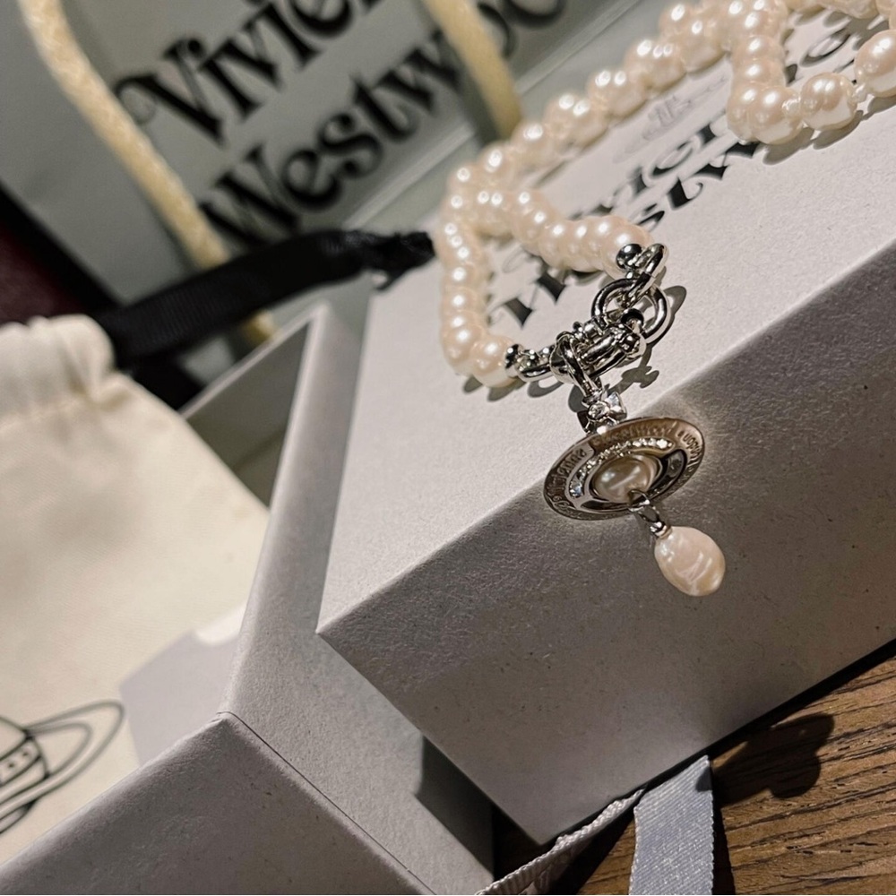Vivienne Westwood Elegant Silver Pearl Necklace - Picture 4 of 12